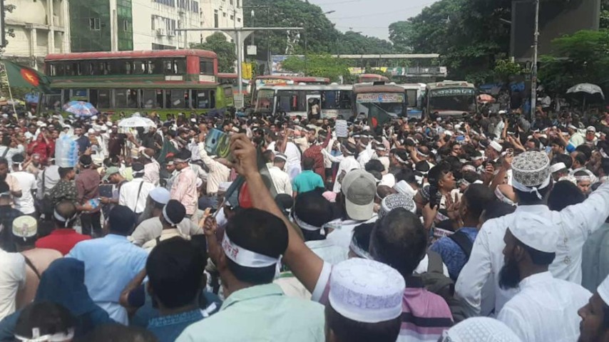 স্লোগানে উত্তাল শাহবাগ, বাড়িভাড়া ২০ শতাংশ বৃদ্ধির দাবি